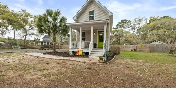 915 Ralph Nesbit Road, Awendaw SC 29429