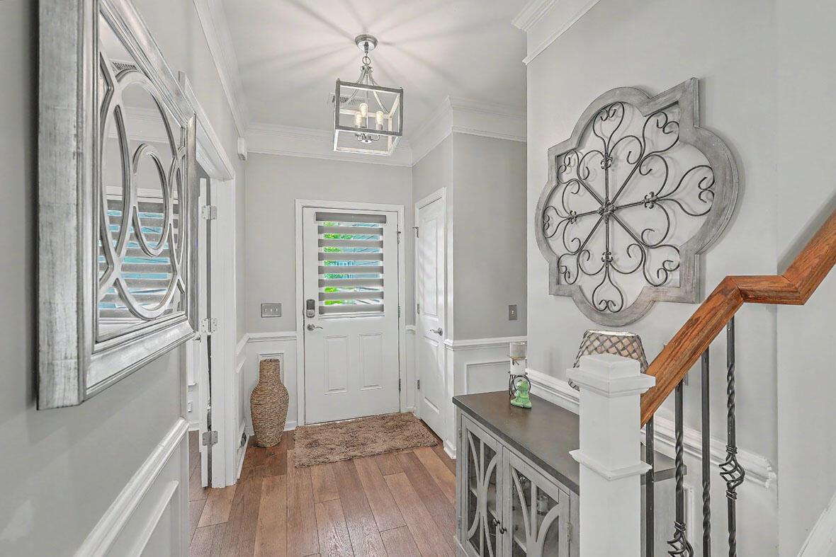 Image 3: 3091 Vincent Astor Drive entry