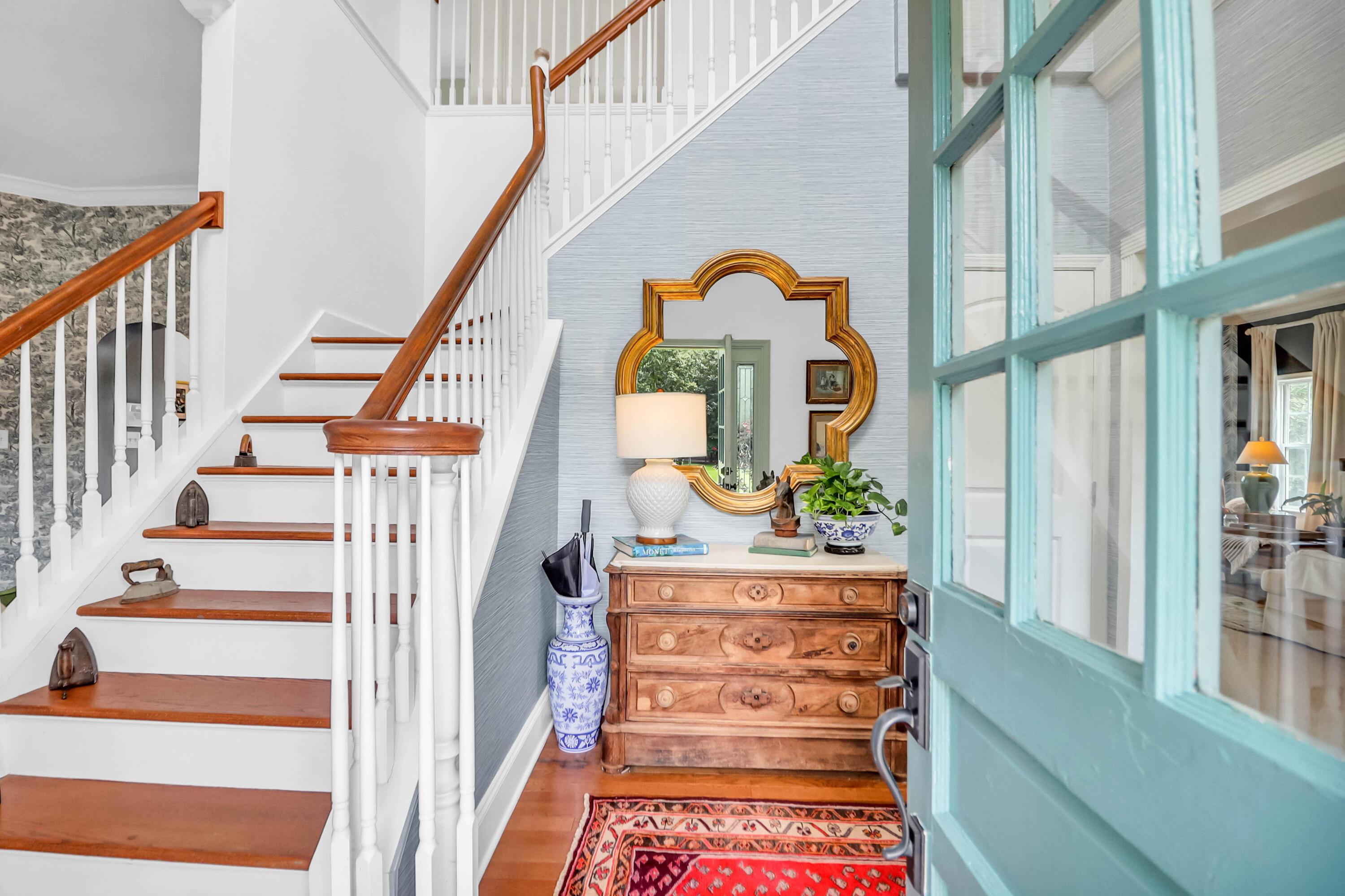 Image 4: Entryway