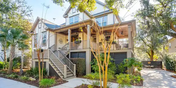 1123 Oak Overhang Street