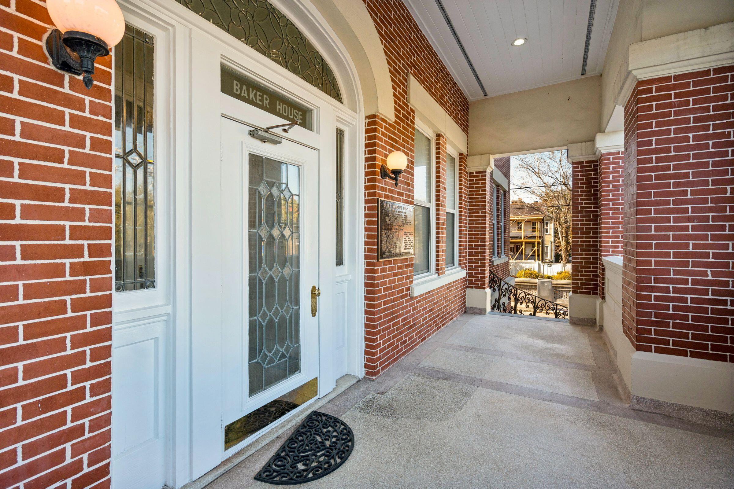 Image 3: 130 55AshleyAve 17-013