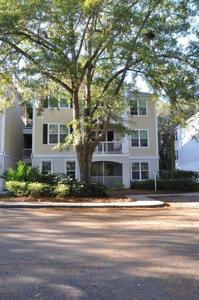 60 Fenwick Hall Allee # 221, Johns Island SC 29455