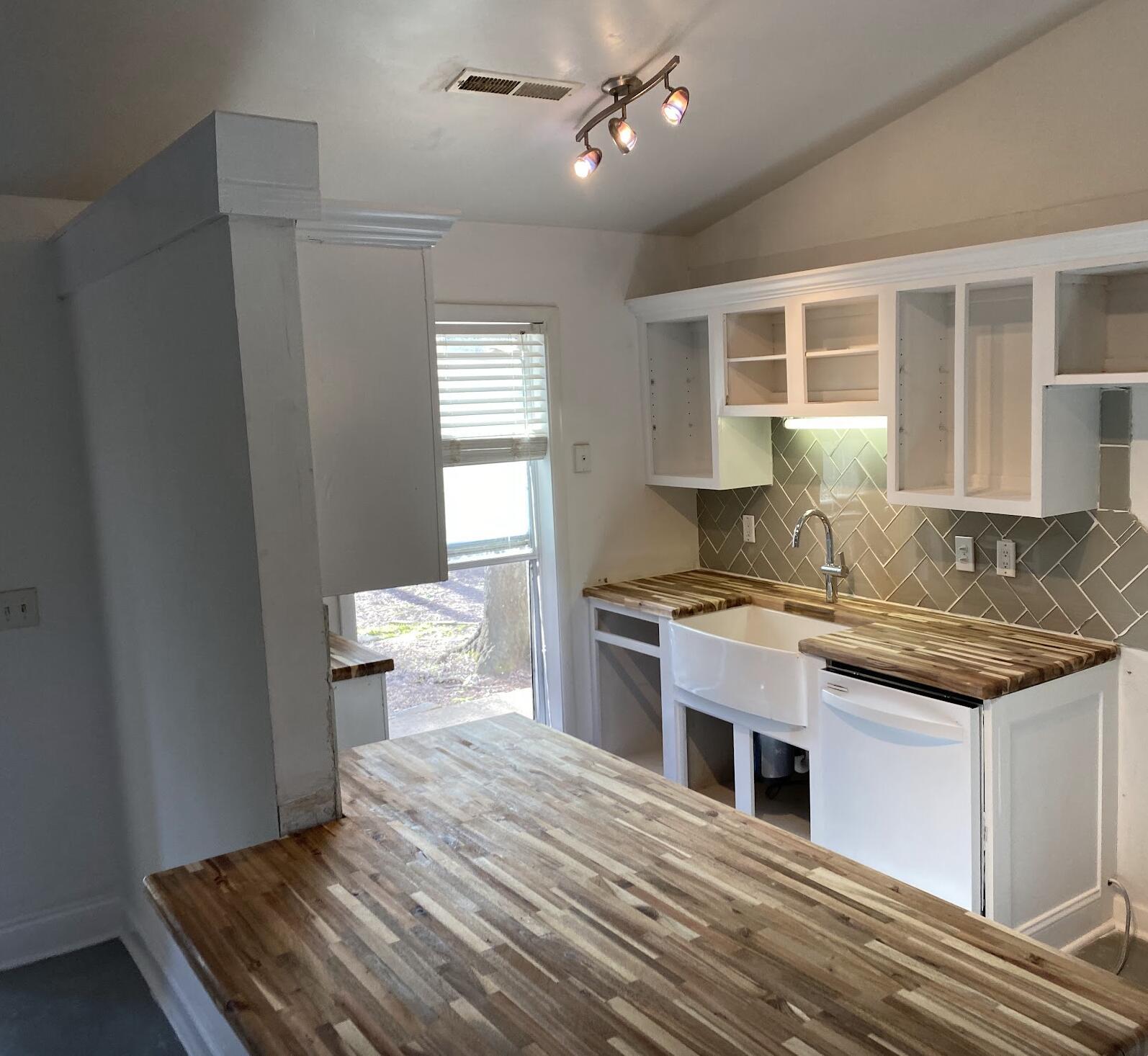 Image 2: 1693 all new kitchen cabinets