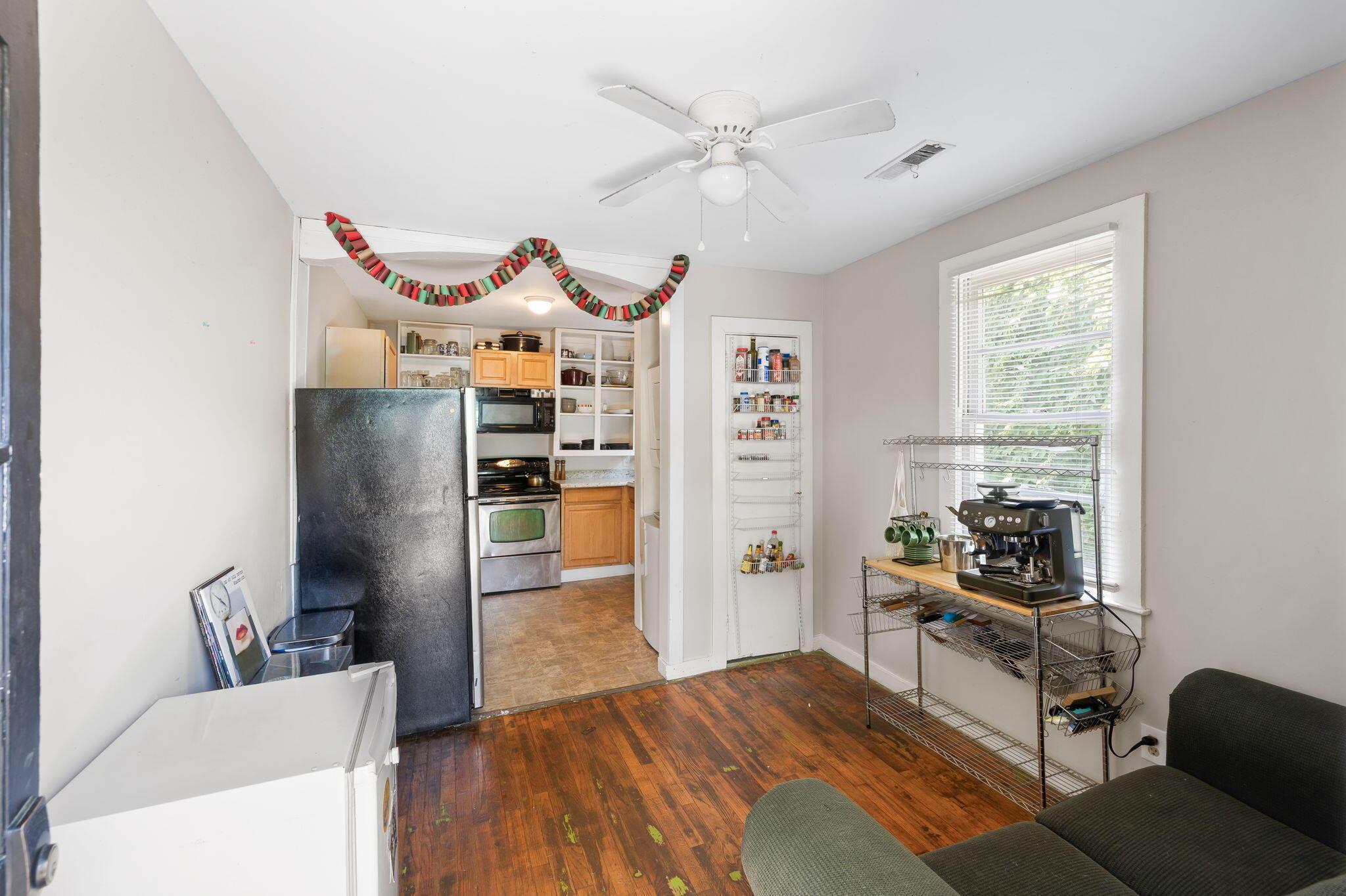 Image 3: 210 Line St3
