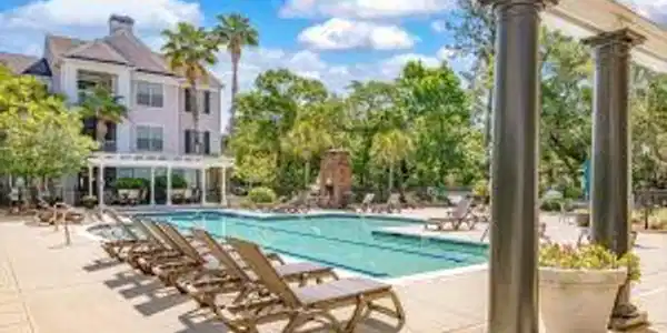 Image 3: Daniels Landing pool