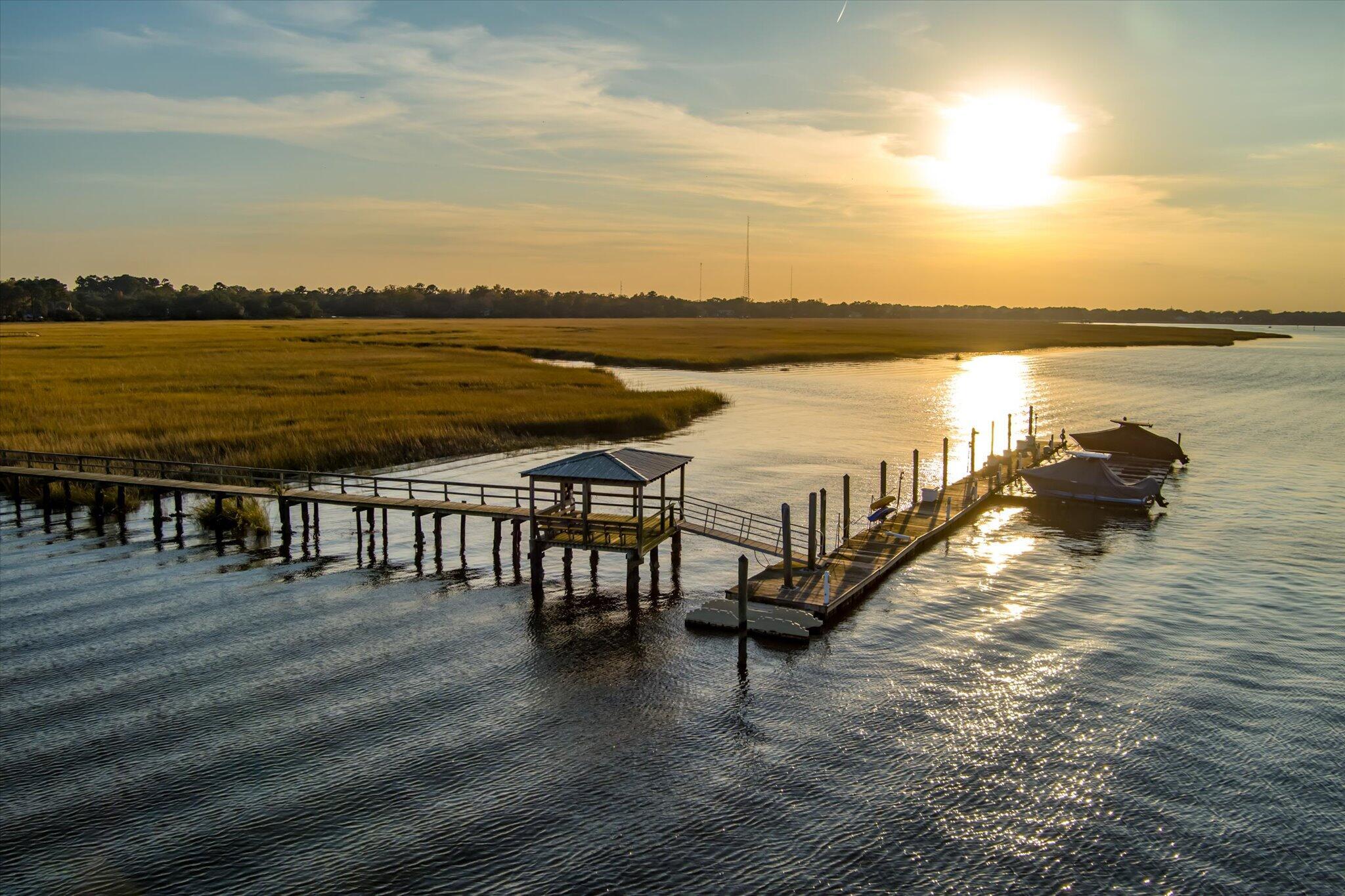 Image 3: Incredible views of the Ashley River
