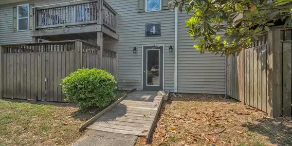 1402 Camp Road # 4g, Charleston SC 29412