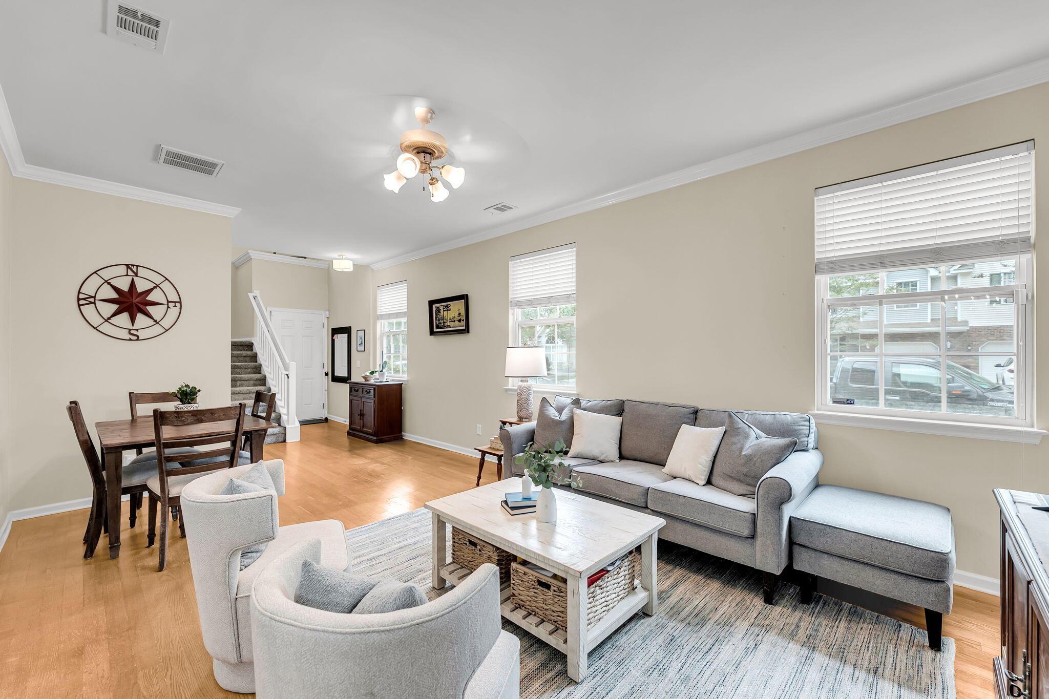 Image 4: CREM - 1502 Royal Colony-15