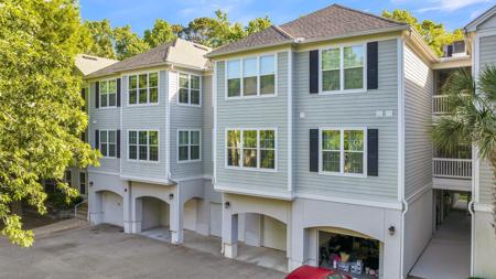 60 Fenwick Hall Allee