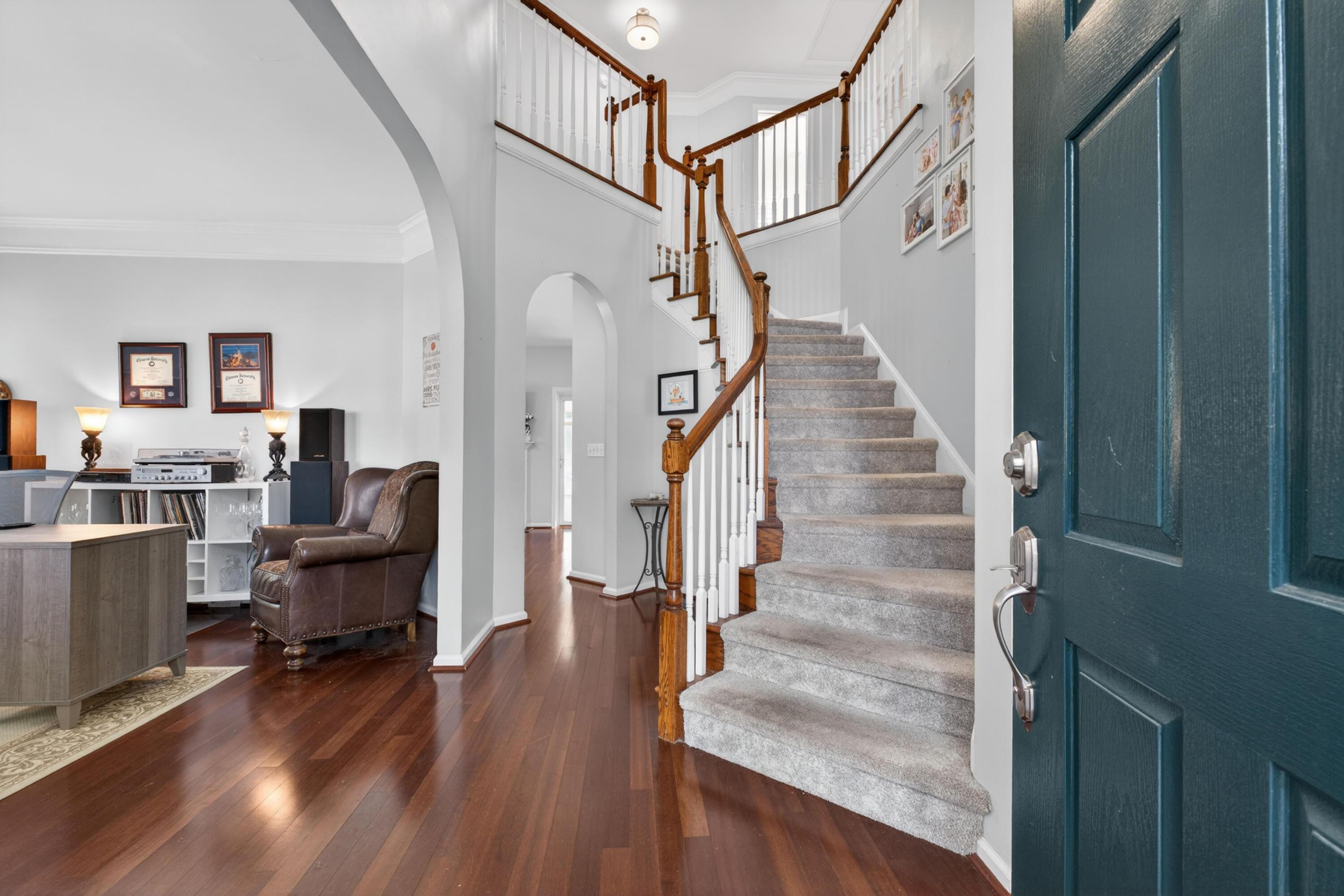 Image 3: Front Foyer