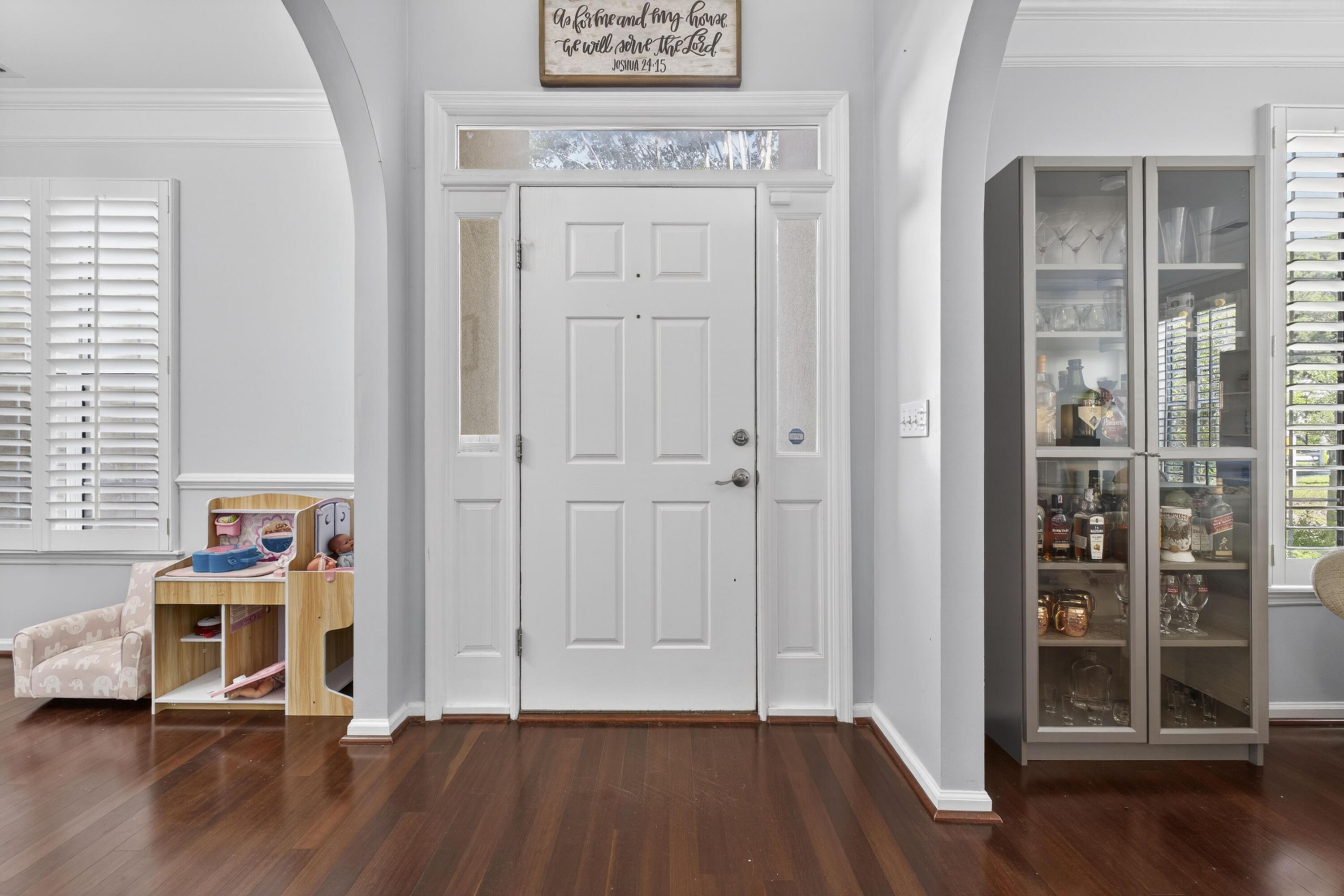 Image 4: Front Entry
