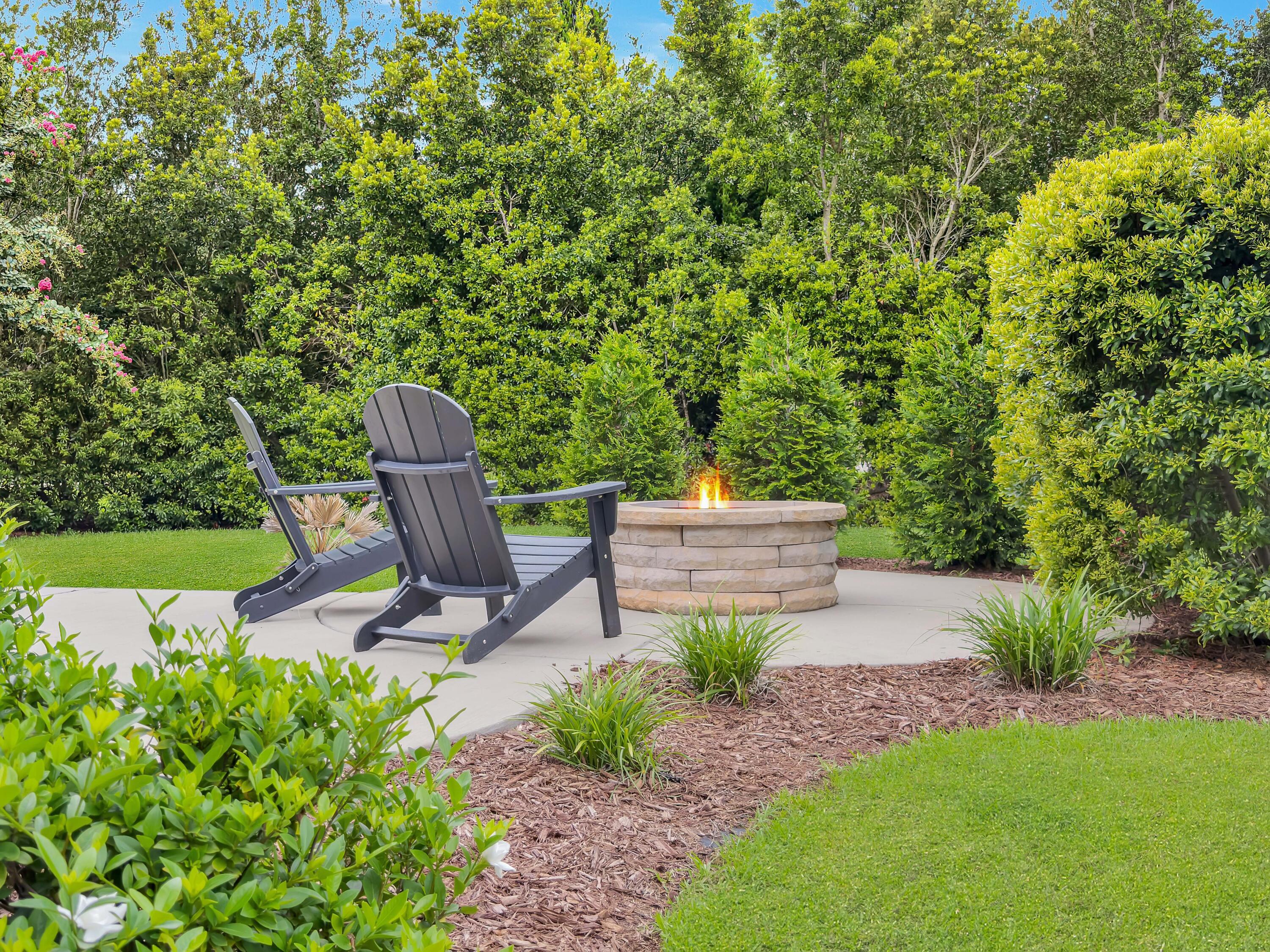 Image 2: Detail, Fire Pit (2)