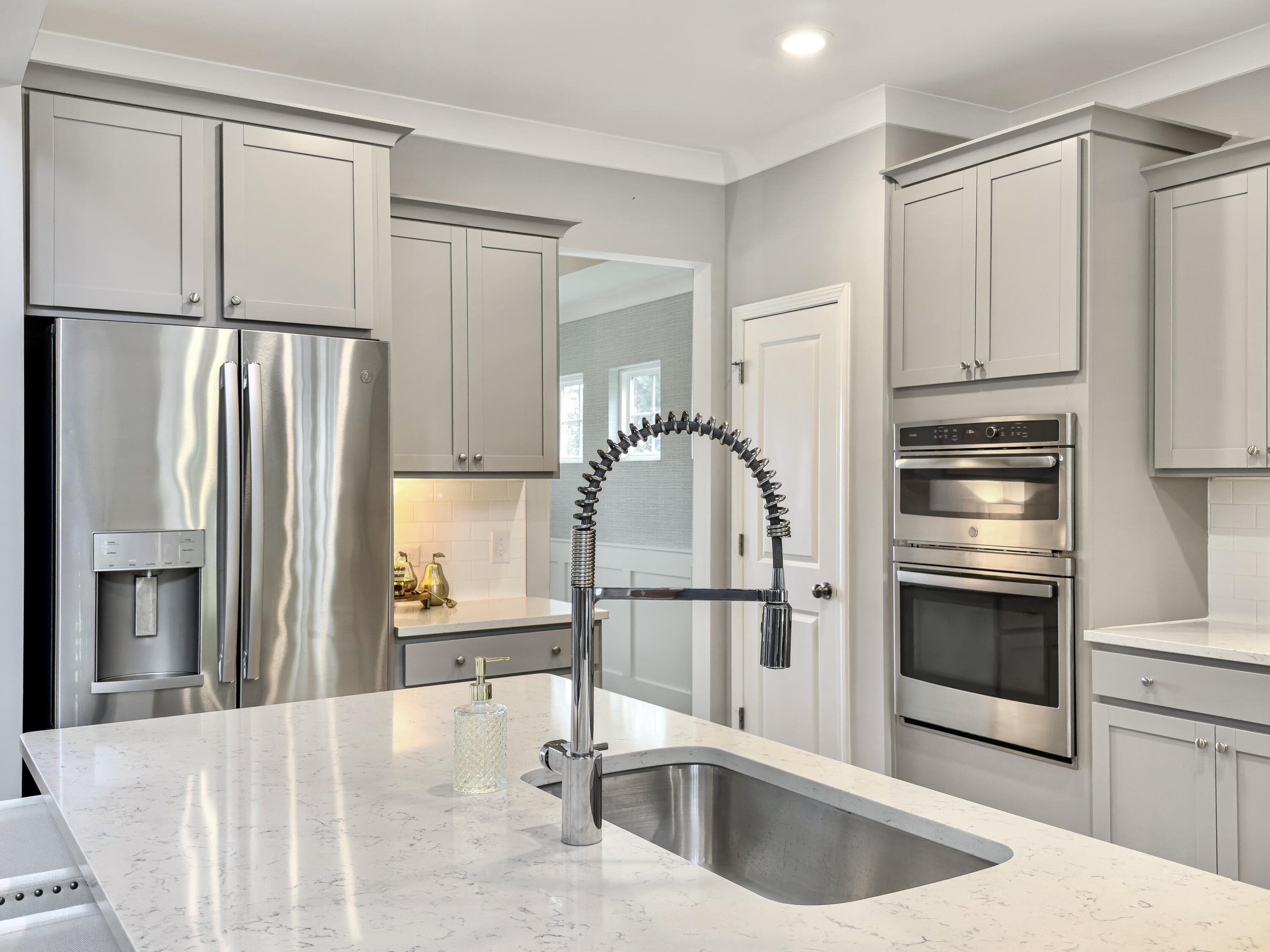 Image 4: Detail, Kitchen Faucet