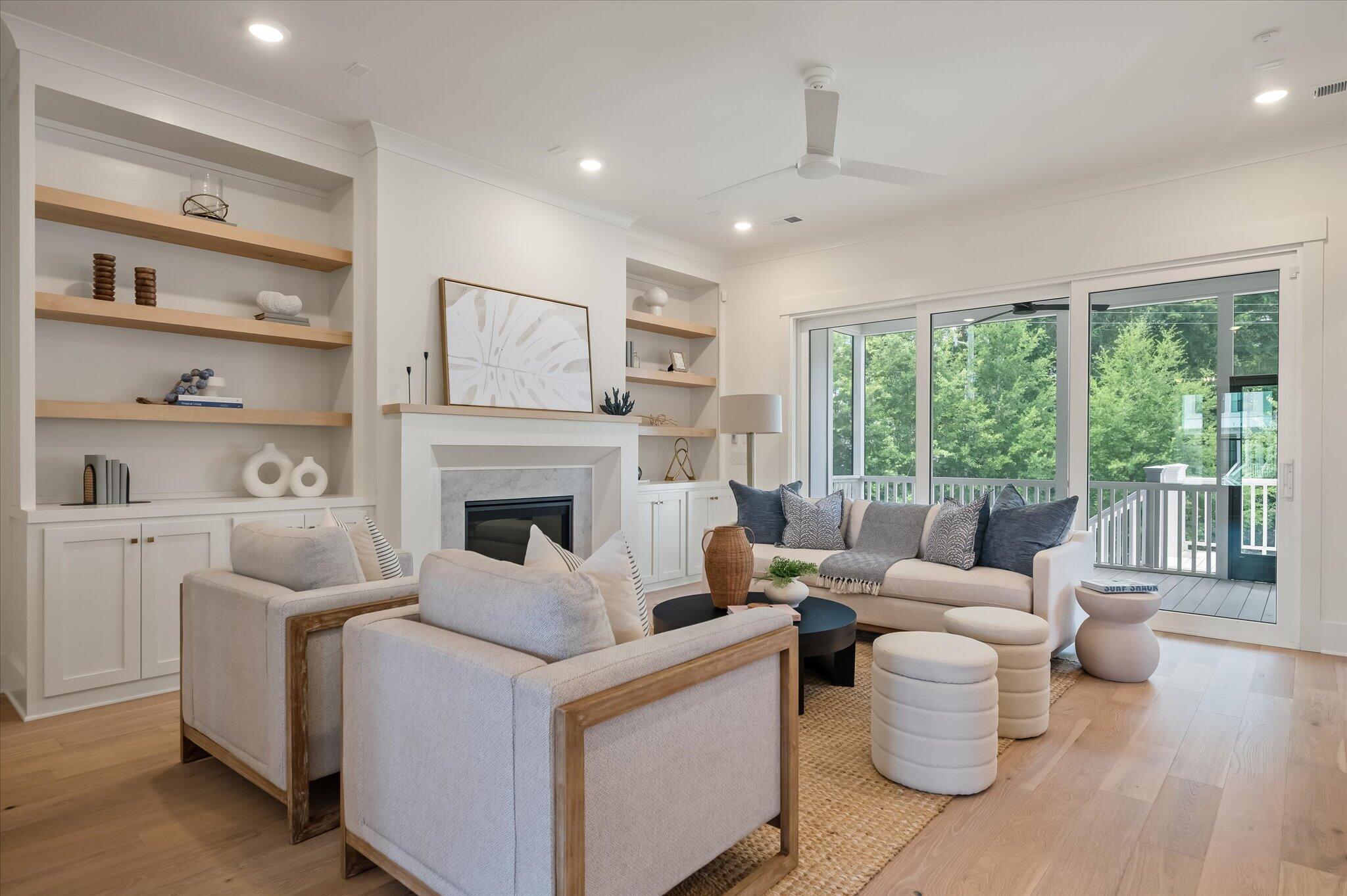 Image 4: Living Room