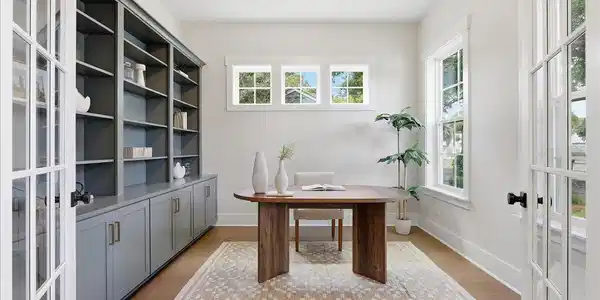 Image 4: Staged Office