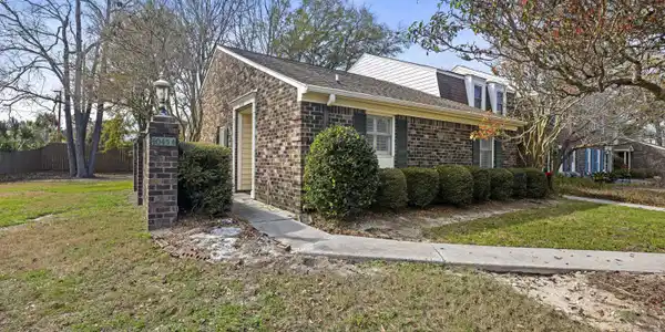 1045 Provincial Circle