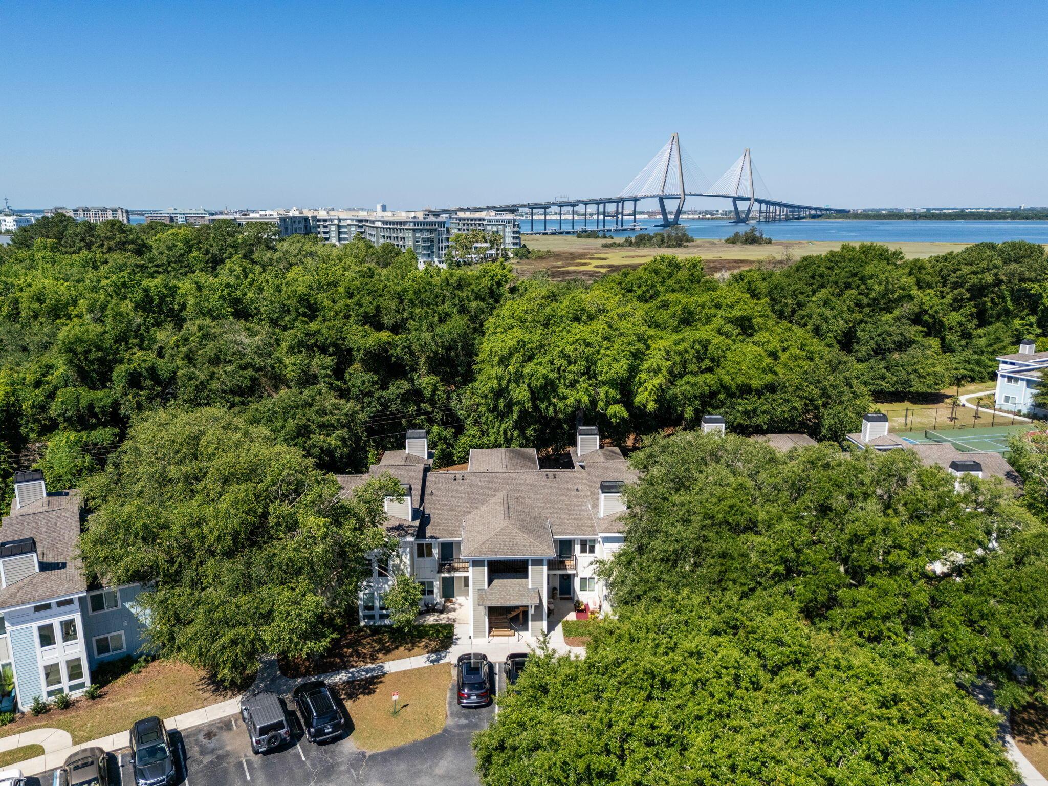 Image 2: 16-web-or-mls-272 Alexandra Dr Unit 16 C