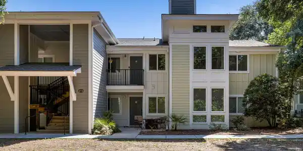 Image 3: 2-web-or-mls-272 Alexandra Dr Unit 16 Co