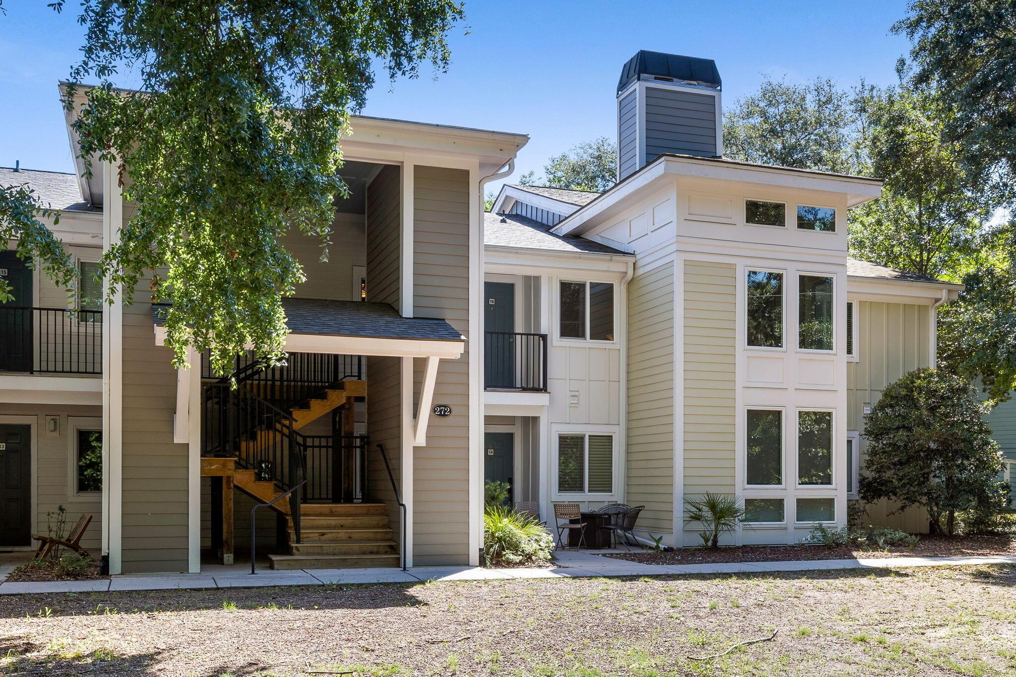 Image 4: 1-web-or-mls-272 Alexandra Dr Unit 16 Co
