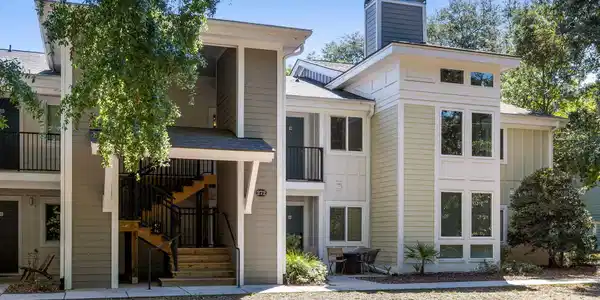 Image 4: 1-web-or-mls-272 Alexandra Dr Unit 16 Co