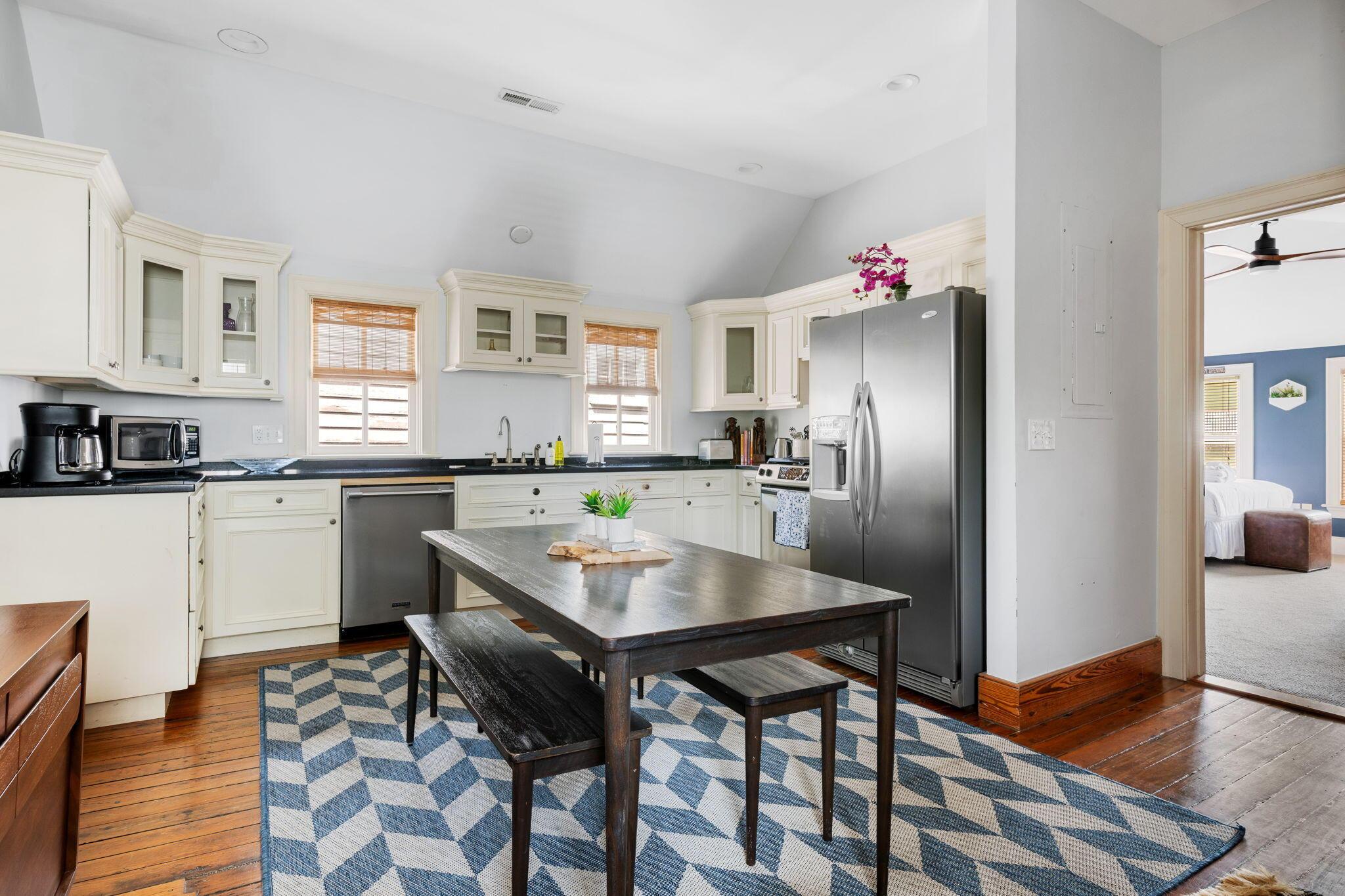 Image 3: Unit B kitchen