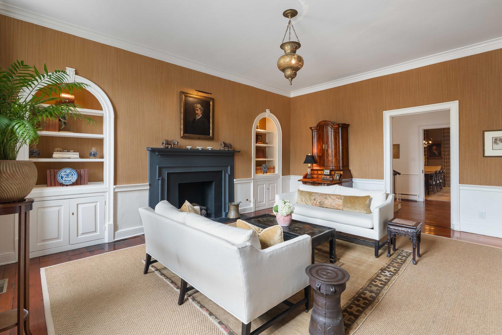 Image 4: Living Room