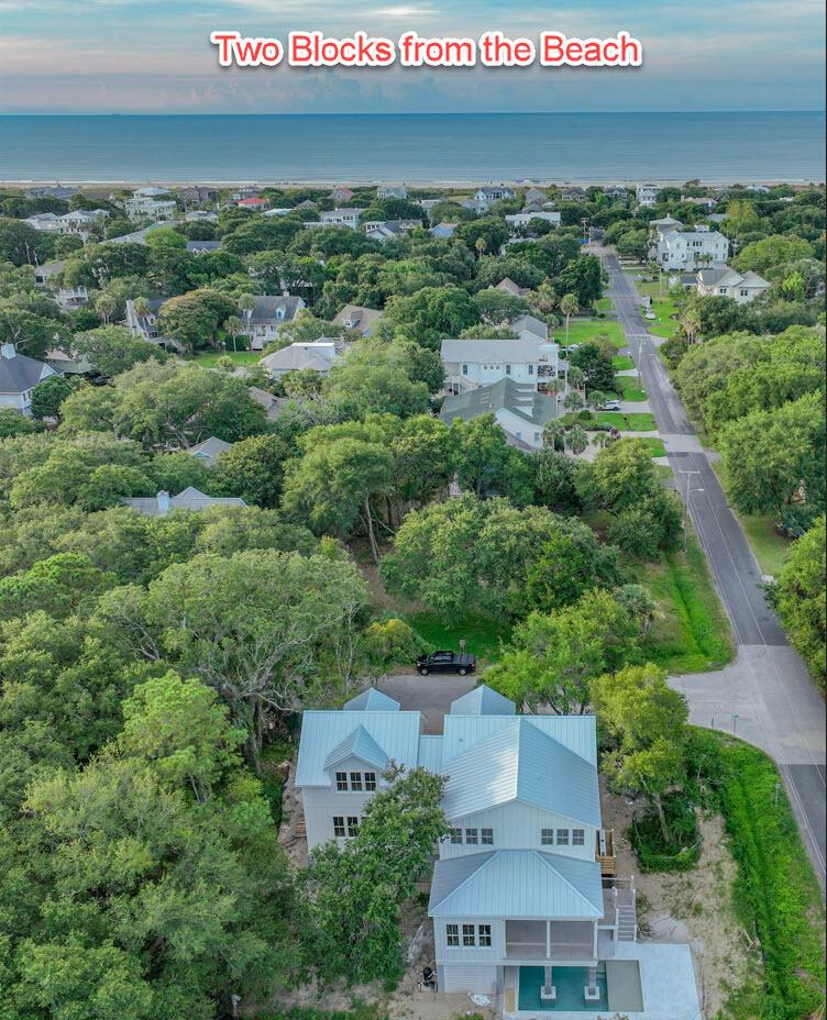 Image 4: Two Blocks from the Beach