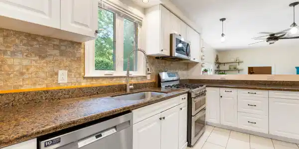 Image 3: 743 Waterloo-7