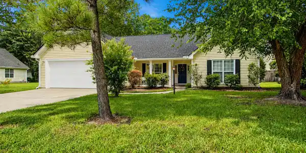 Image 2: 743 Lavalier Square -Tidalcreekphoto- (2