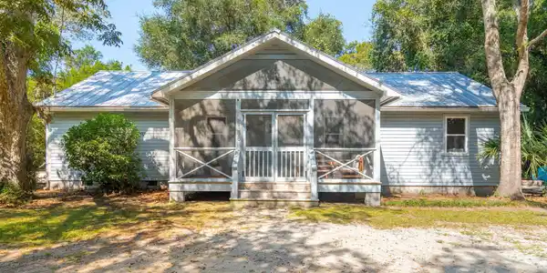 1138 East And West Road