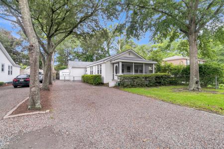 1607 Pinecrest Road