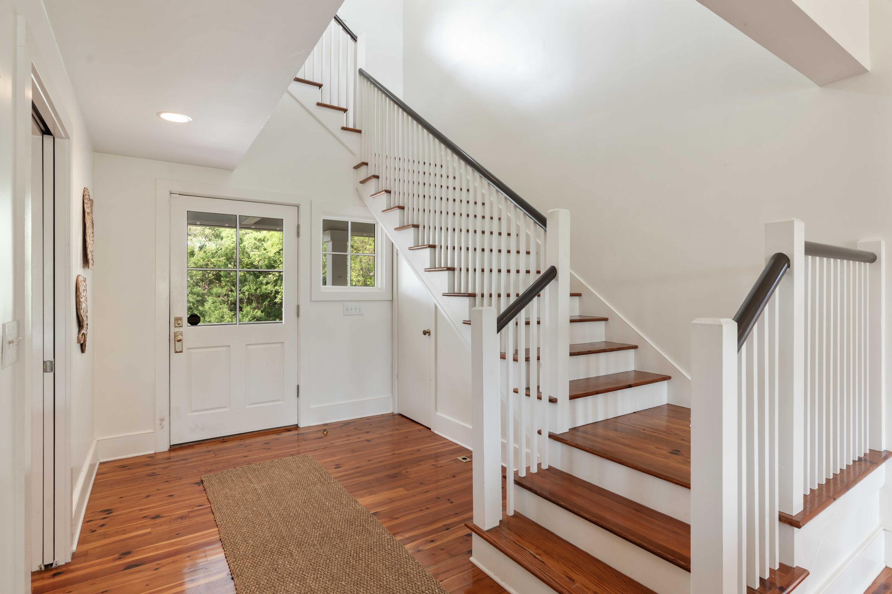 Image 4: Entryway