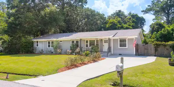 843 Darwin Street