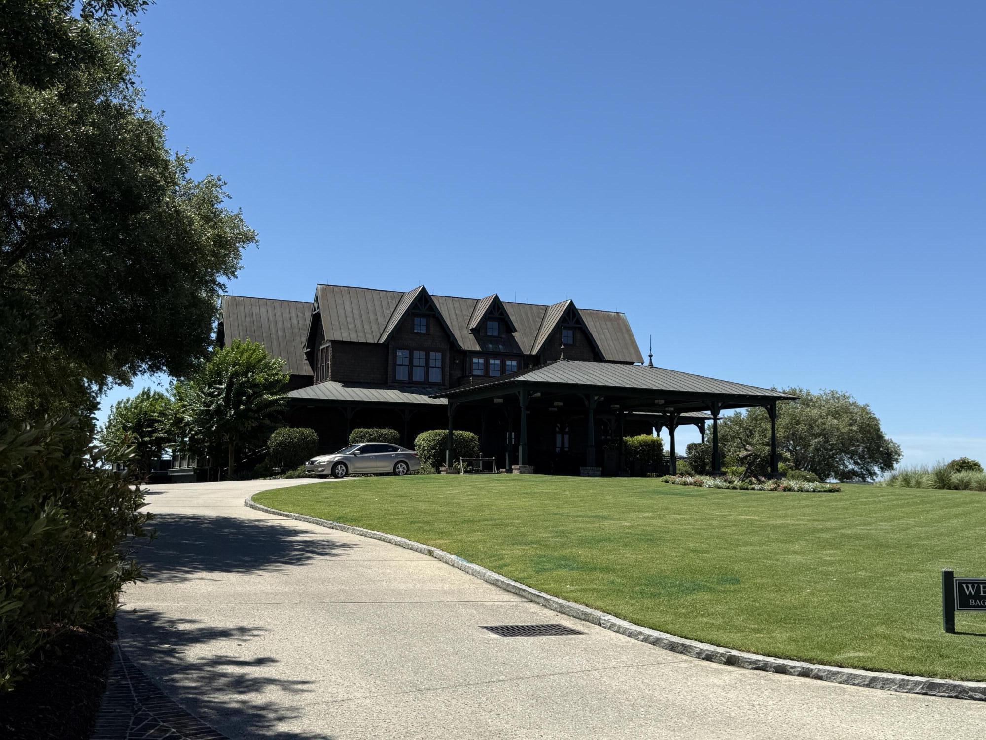 Image 4: Club House