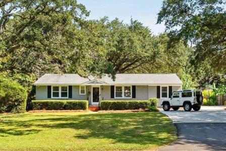 1122 Camellia Drive