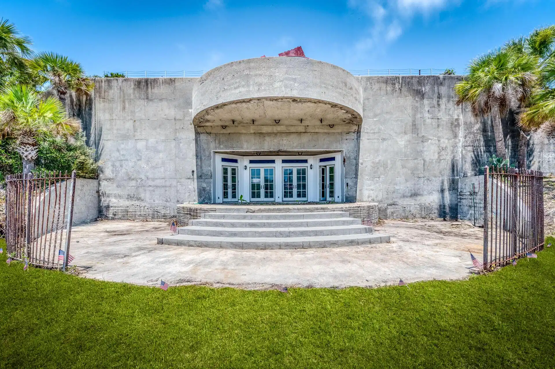 Image 1: Exterior