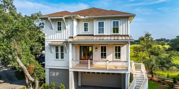 Image 2: 813HarbourWatchCt-KeenEyeMarketing-003