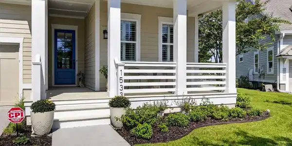 Image 4: Front Entry