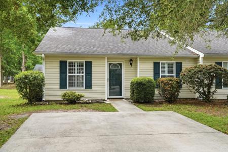 1689 Dexter Lane