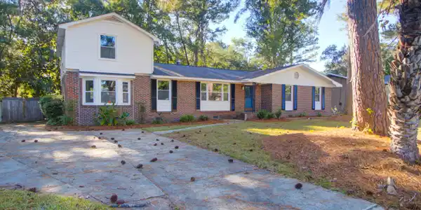 Image 3: Front of House