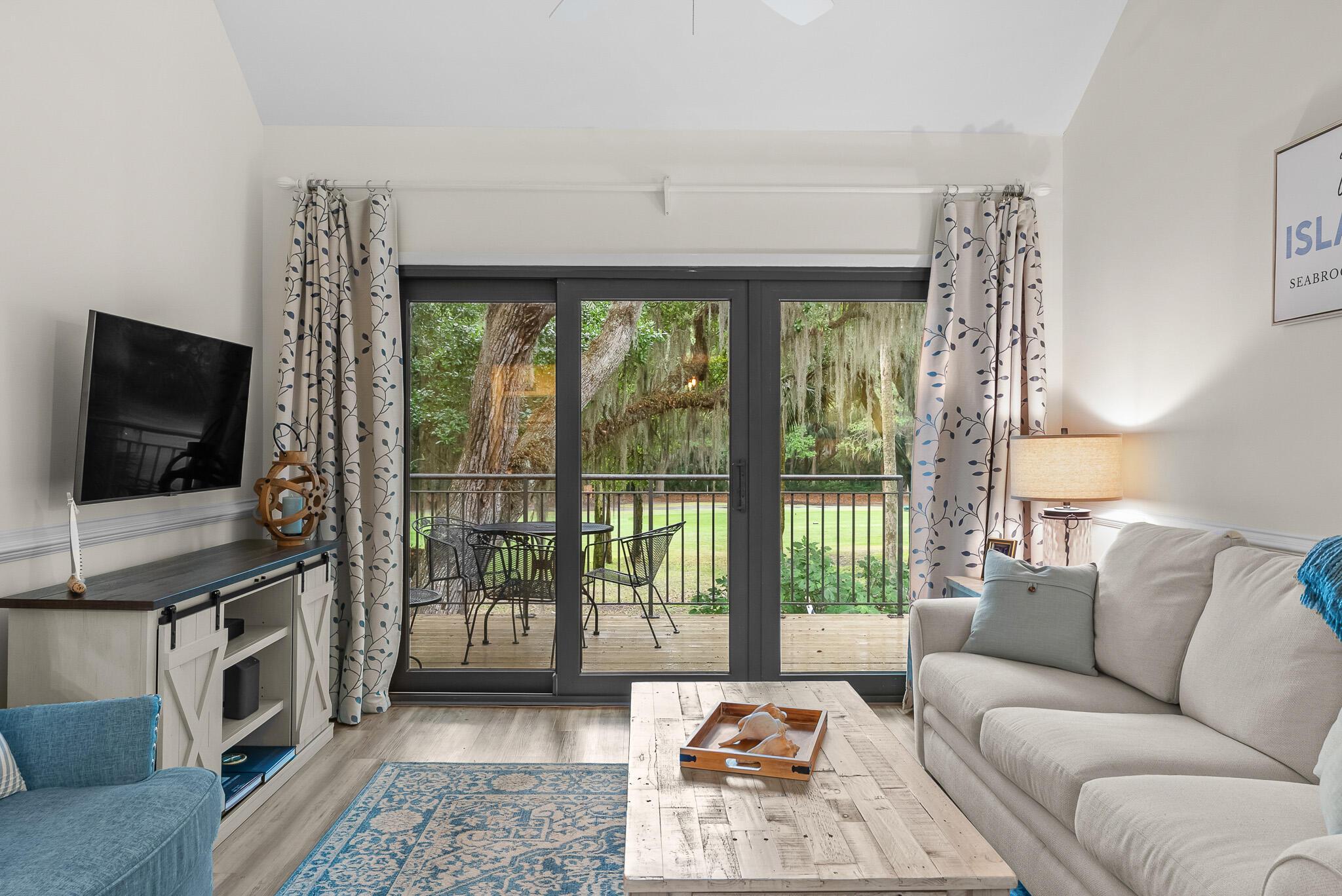 Image 2: Living Room to Deck