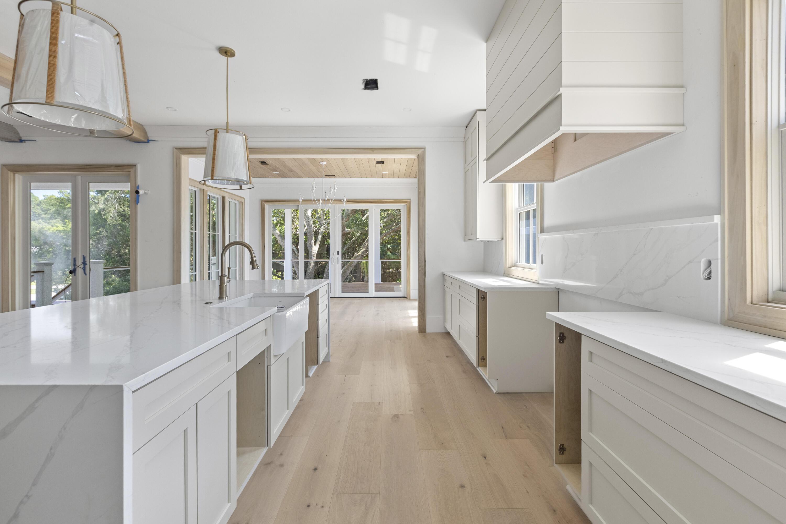 Image 4: Kitchen and Dining