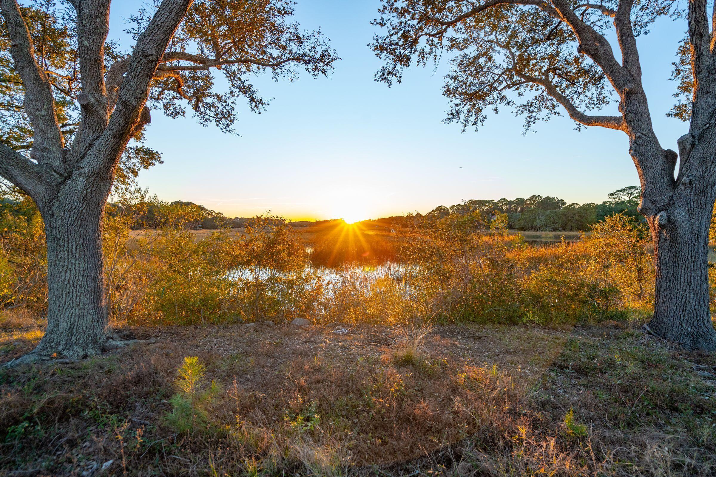 Image 1: Sunset views at Creekside