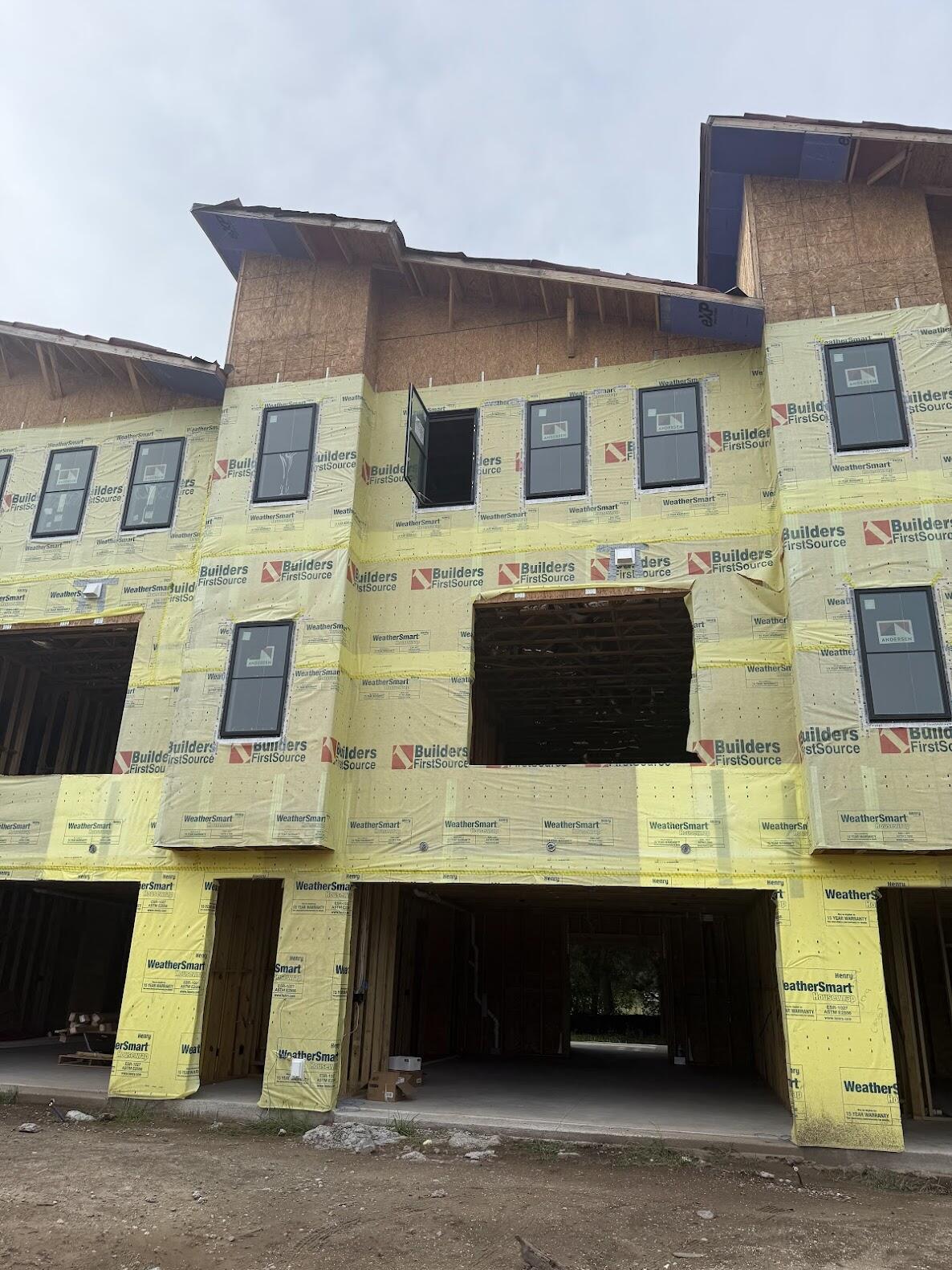 Image 3: 830 Curved Creek is the middle unit