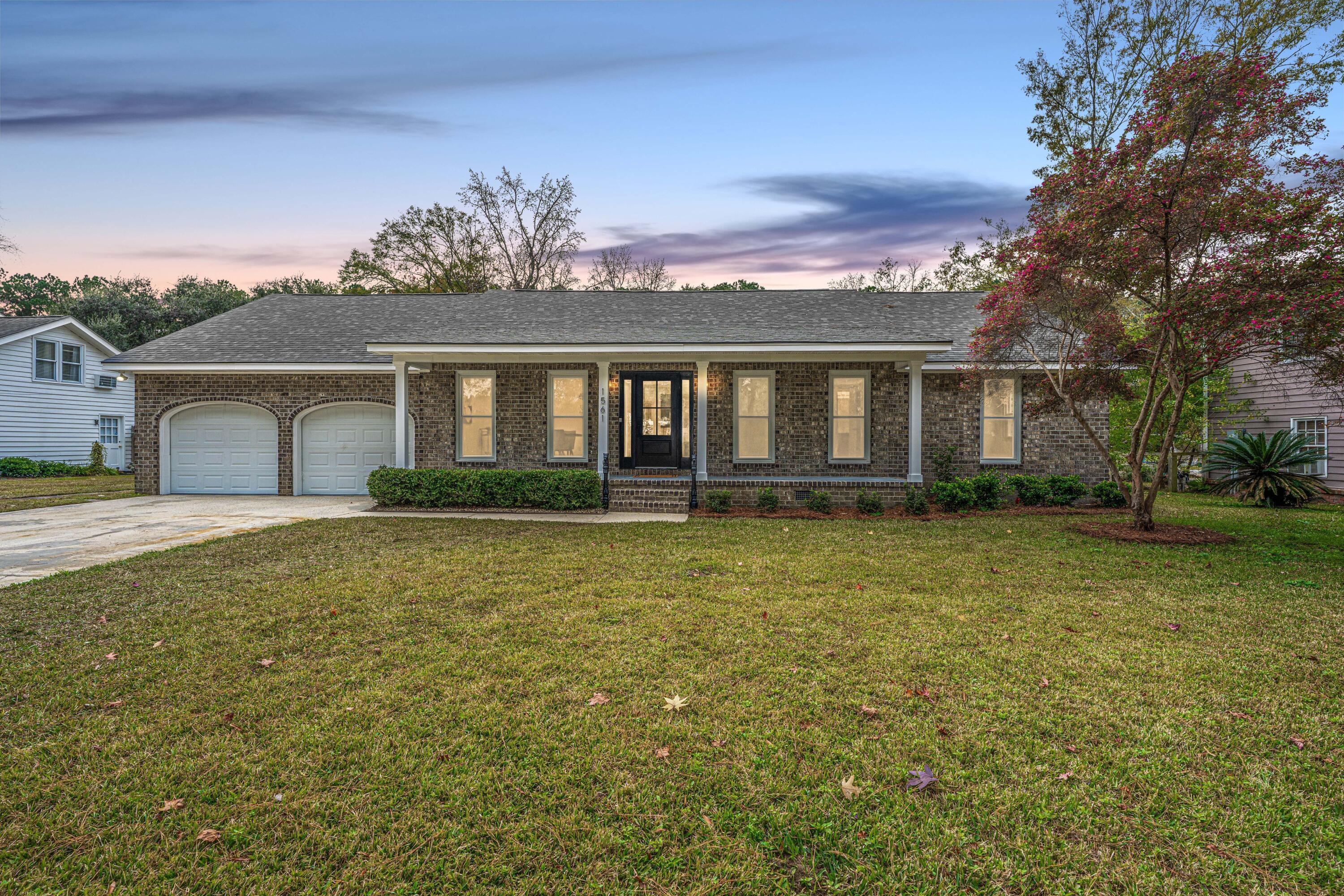 Image 1: 1561Montclair001