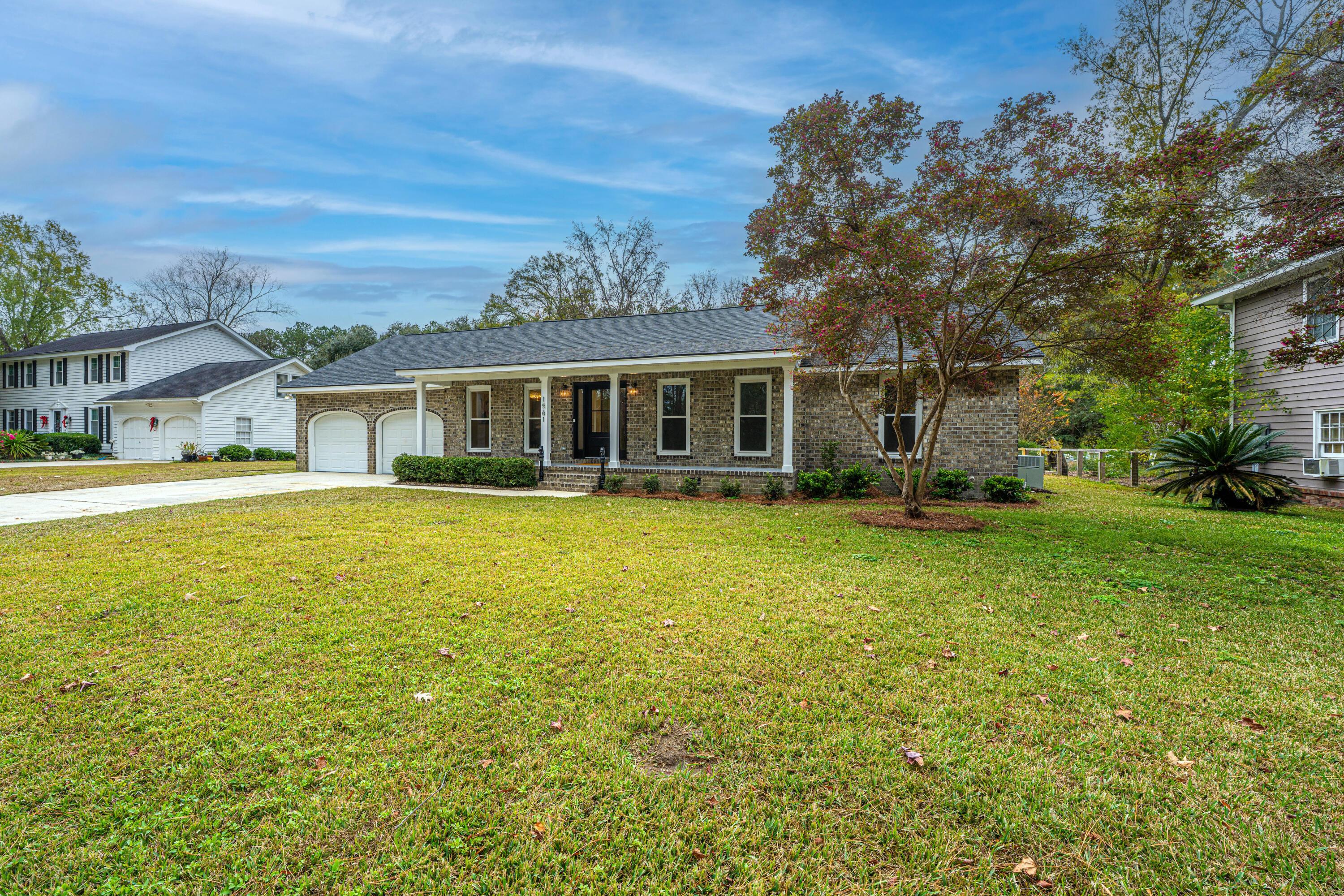 Image 2: 1561Montclair003