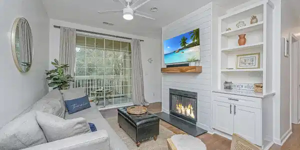 1600 Long Grove Drive