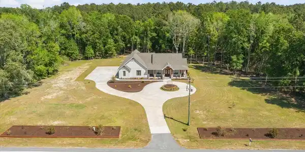 6589 N Highway 17