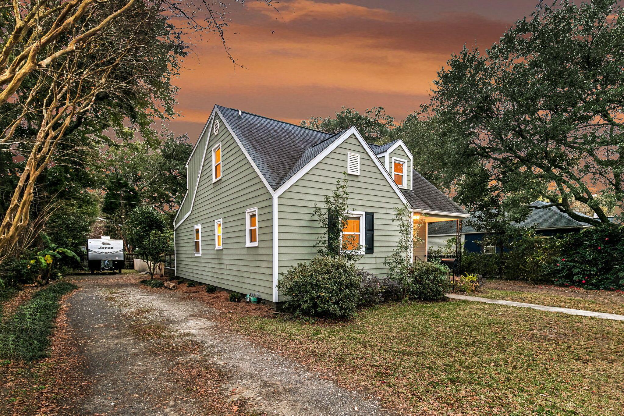 Image 3: CREM - 17 Riverdale Dr Twilight-10