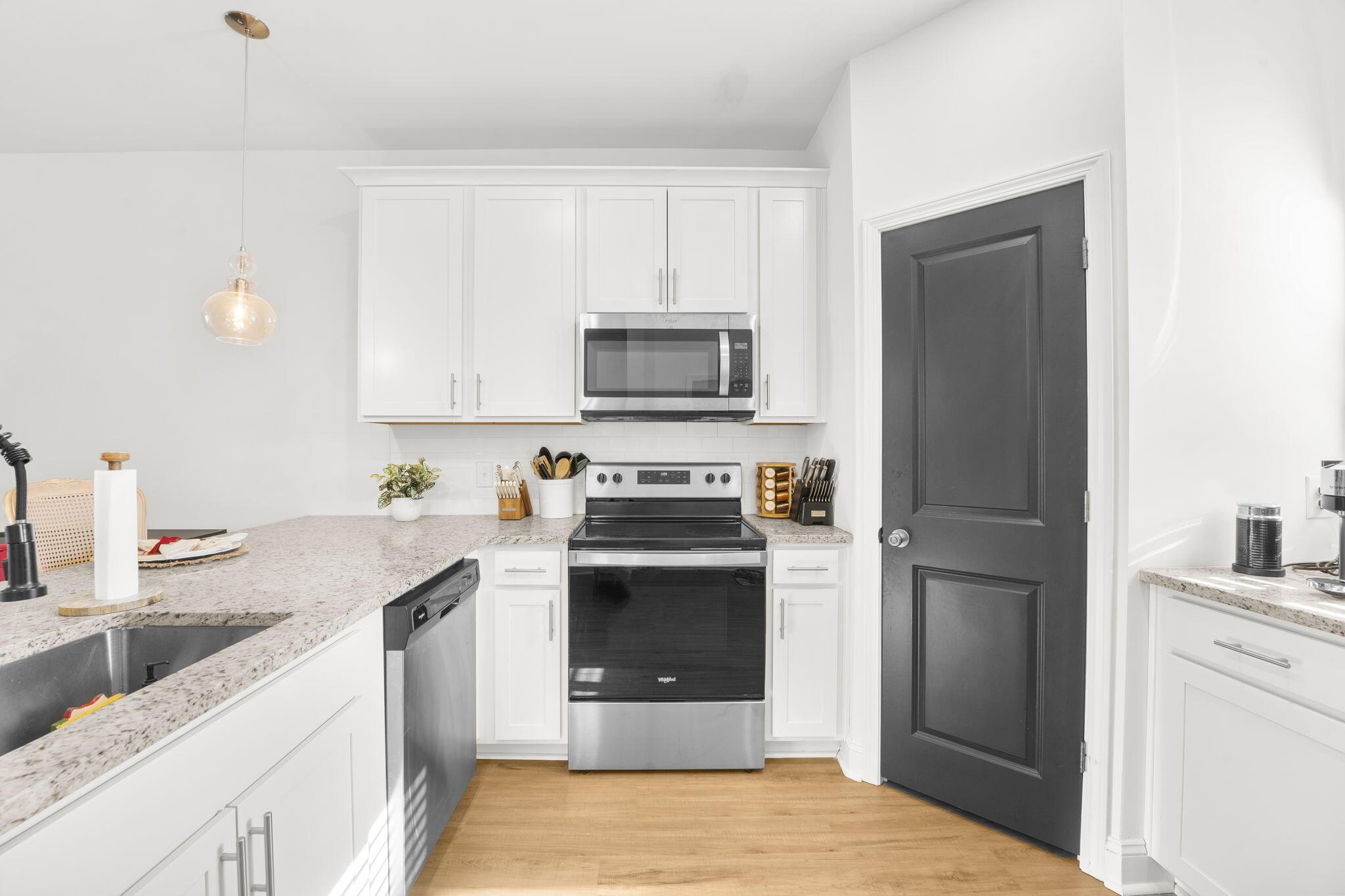 Image 3: 14-web-or-mls-DSC00629